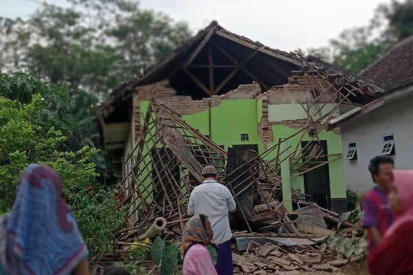इन्डोनेसियामा ७.६ म्याग्नीच्युडको भूकम्प, आँधीको चेतावनी
