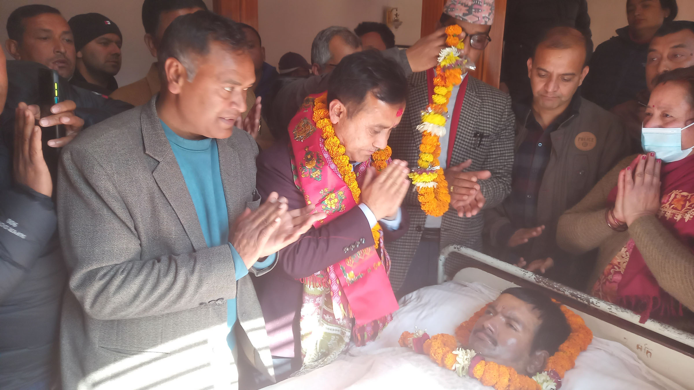 महामन्त्री शर्माले भेटे जनआन्दोलनका घाइते कायष्थलाई