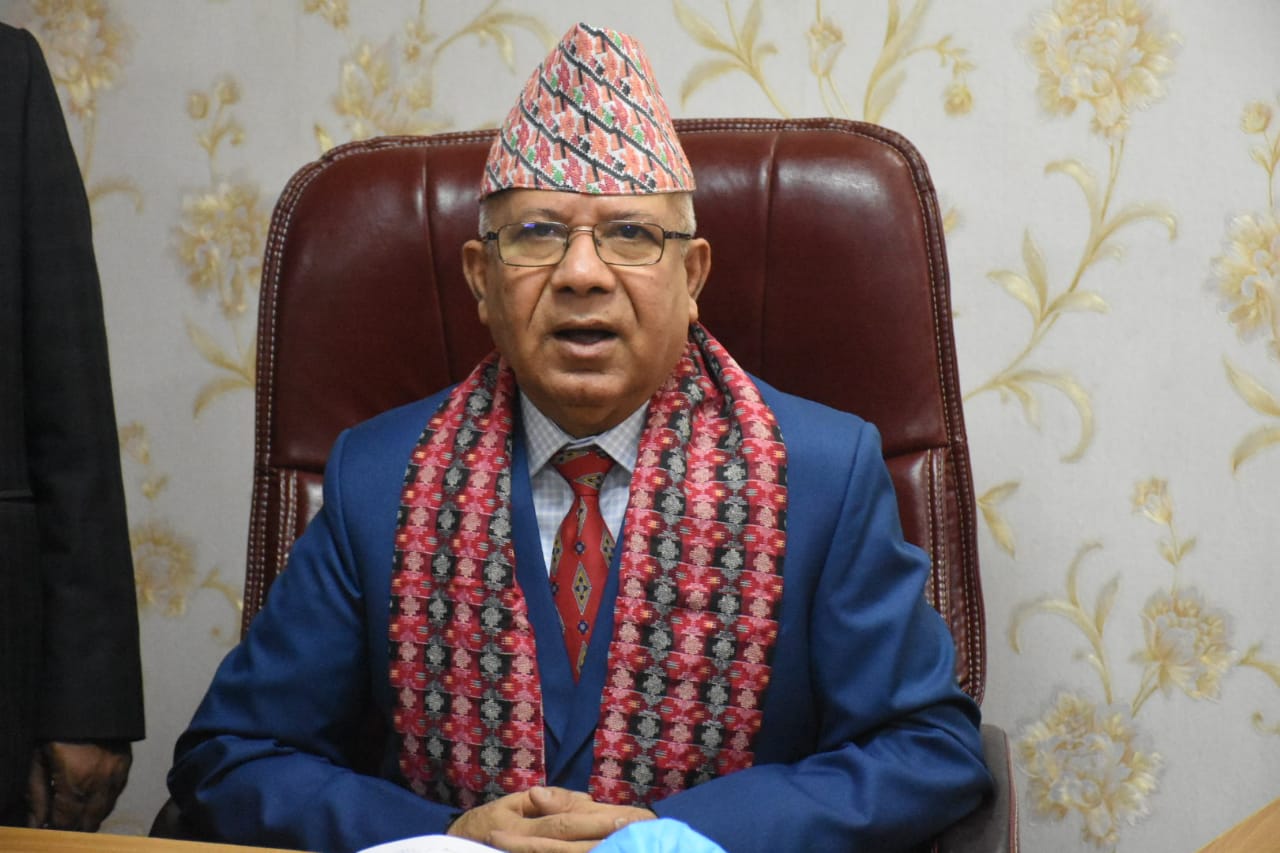 अध्यक्ष नेपालले हात हल्लाएर कम्मर भाँचेपछि…