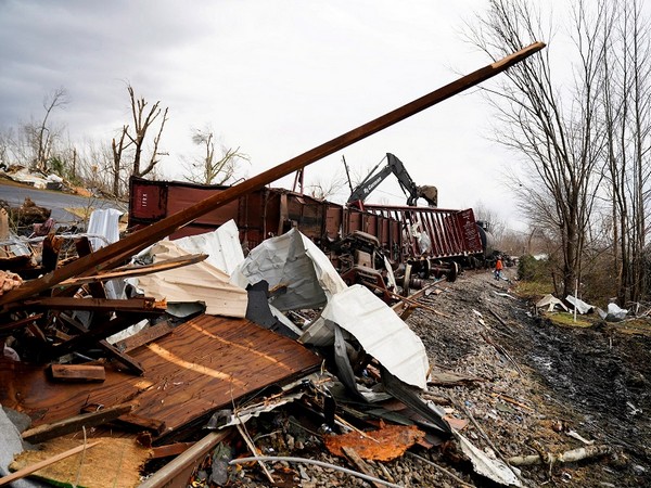 Death toll may rise to 100 after tornadoes rip through 6 U.S. states