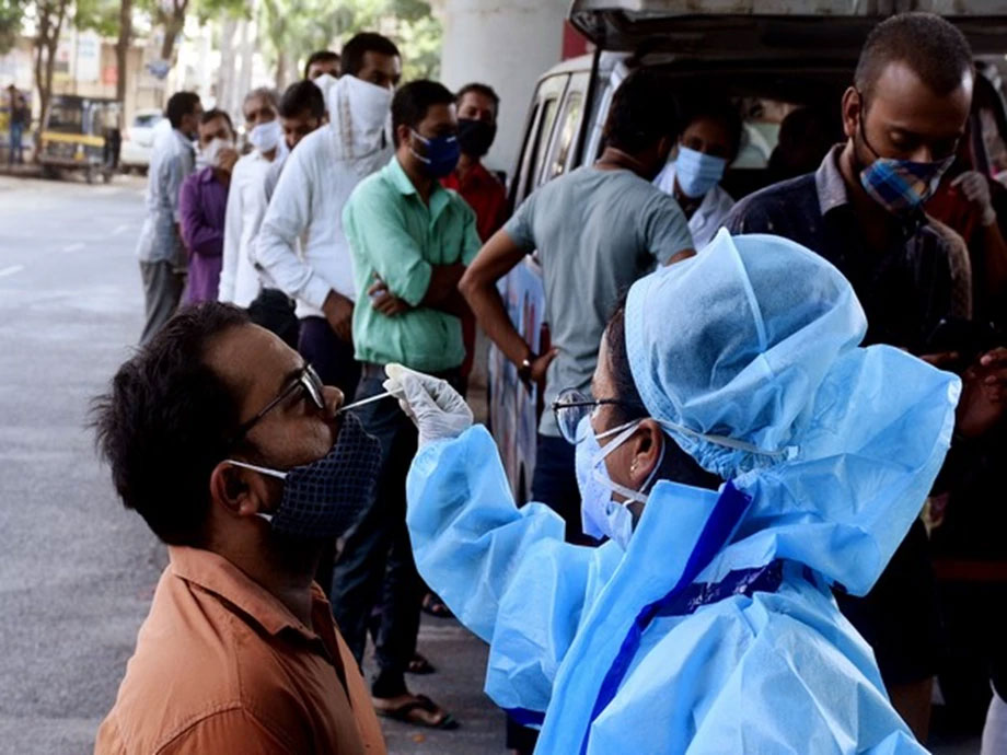 India reports 2,55,874 new COVID cases, daily positivity rate dips to 15.52 pc