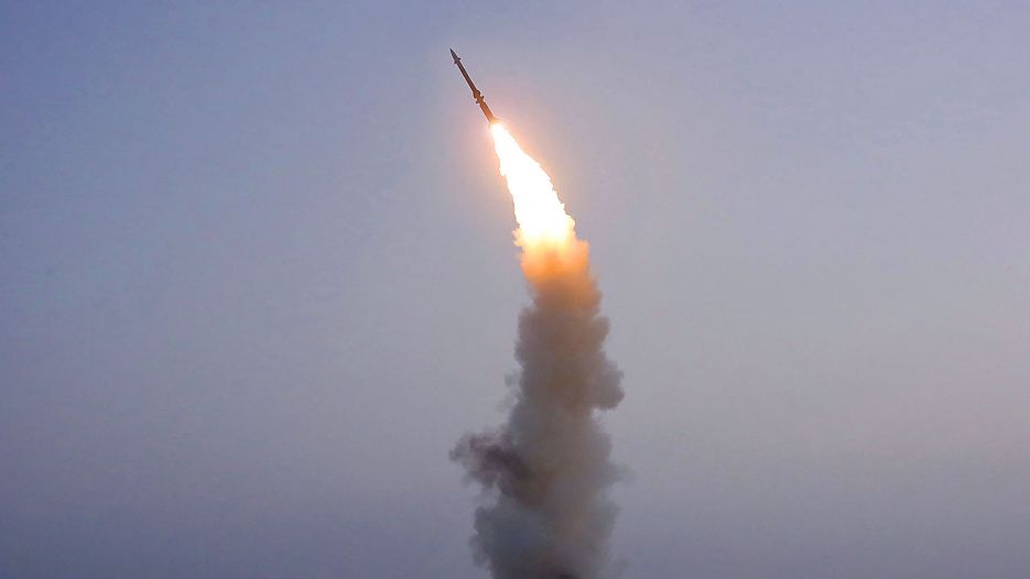 DPRK fires 2 unidentified missiles into East Sea: S.Korean media