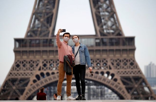 France reports new daily record of over 500,000 COVID-19 cases