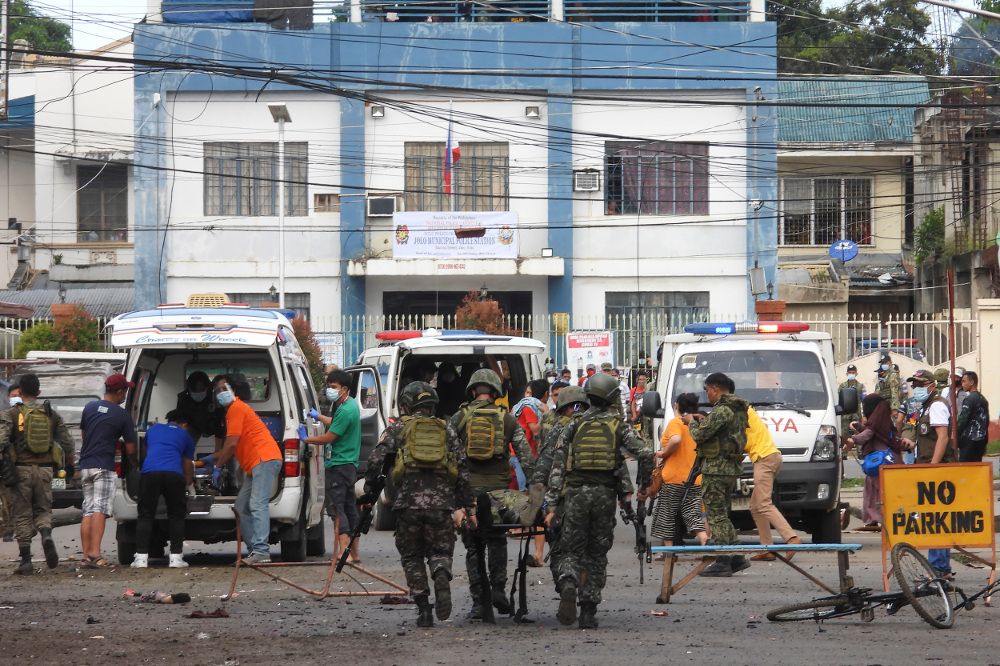 3 air force soldiers killed in car crash in Philippines