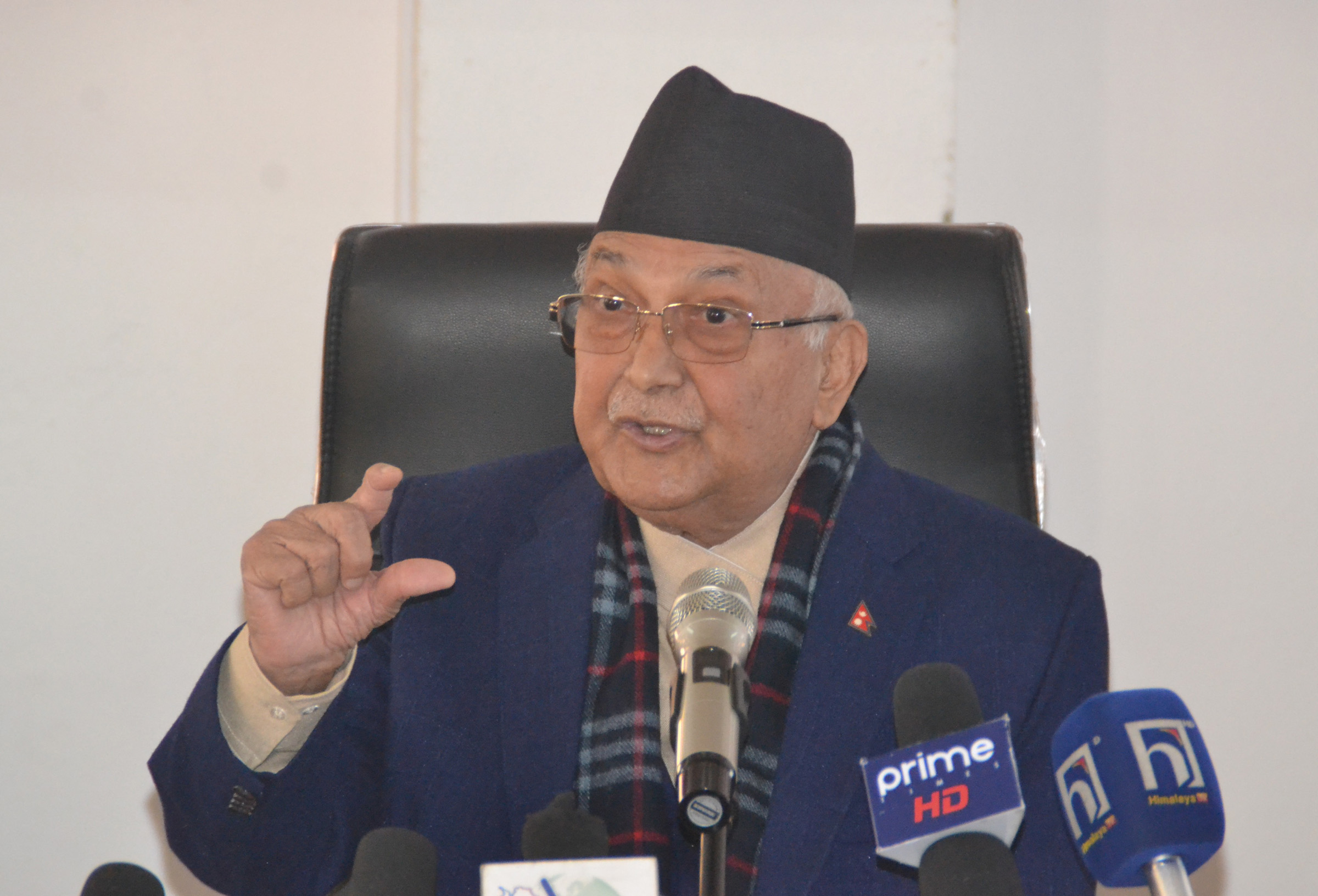 एमाले अध्यक्ष ओली सात महिनापछि बालुवाटारमा