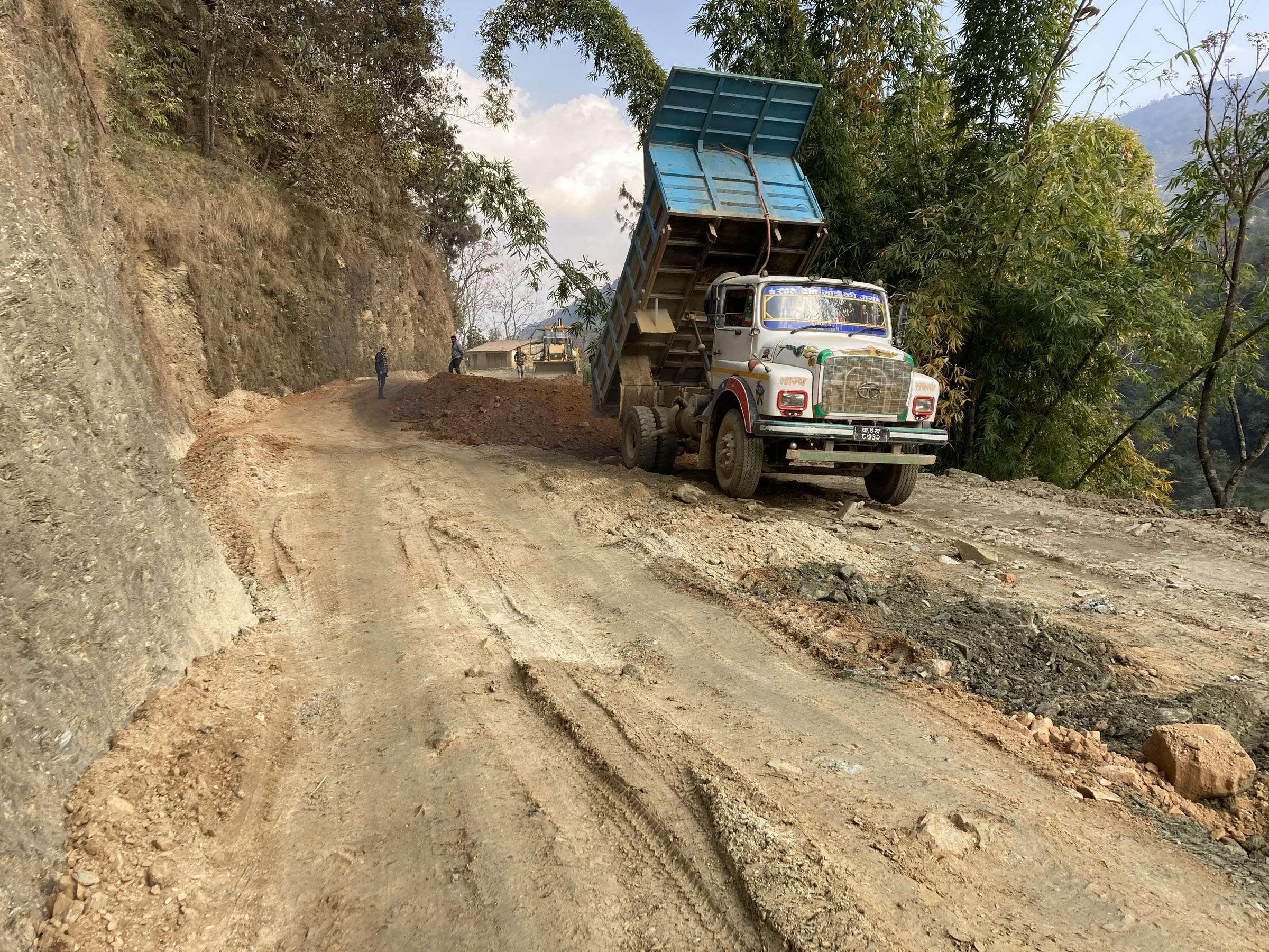 मध्यपहाडी लोकमार्गः २४ वर्षमा पनि सम्पन्न हुन सकेन