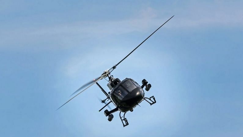 जुम्लामा हिउँमा फसेका ५५ जनाको हेलिकोप्टरमा उद्धार गरिँदै