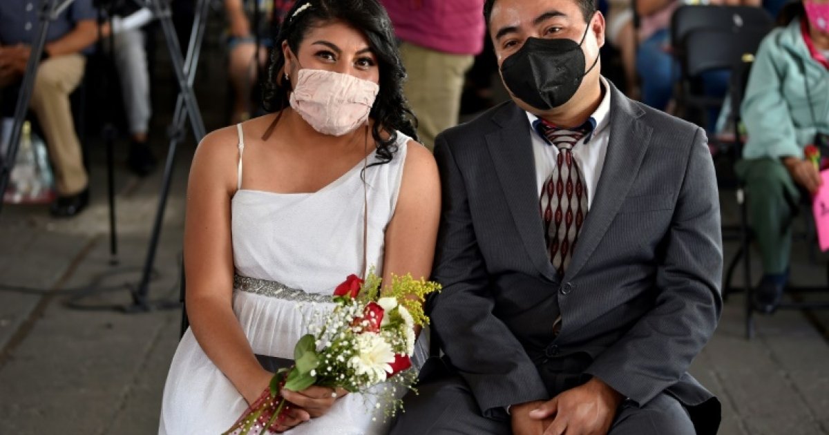 Hundreds wed at Valentine’s Day ceremony in Mexico