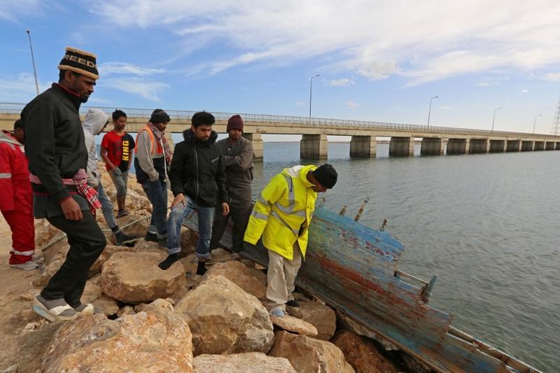 Tunisia retrieves 20 bodies off NE coast