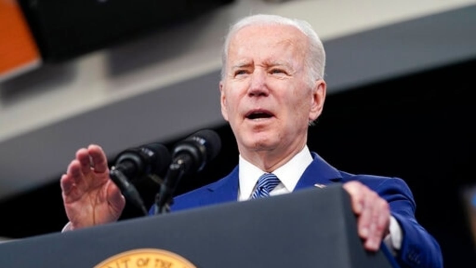 US to allow Ukrainian refugees, provide weapons to defend against  	invading Russian force: Biden