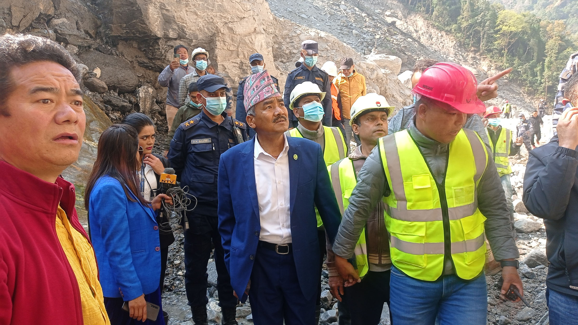 चैतभित्रै काठमाडौँमा  पानी पु-याउने गरी काम गर्न खानेपानीमन्त्री चौधरीको निर्देशन