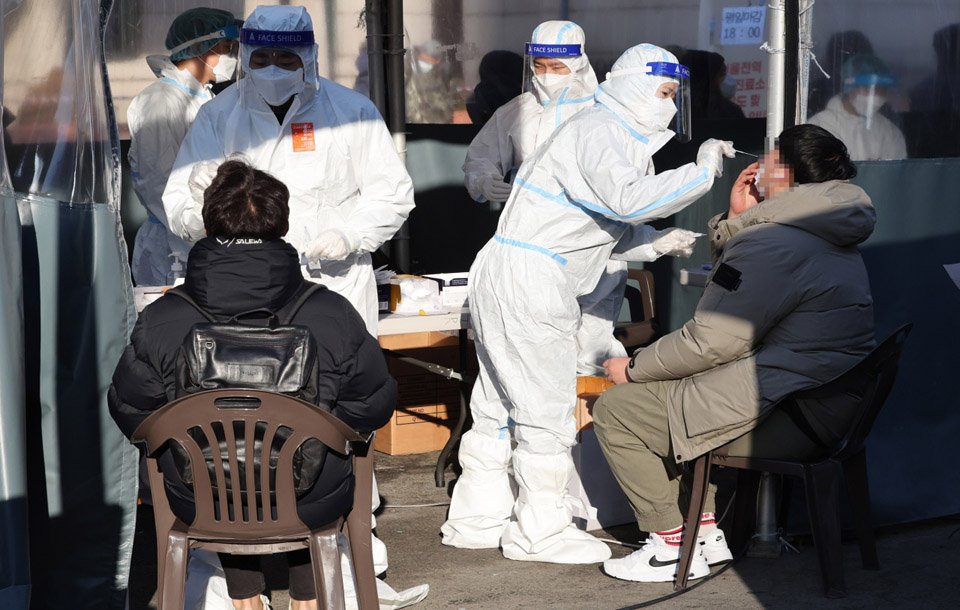 S.Korea reports 490,881 new COVID-19 cases