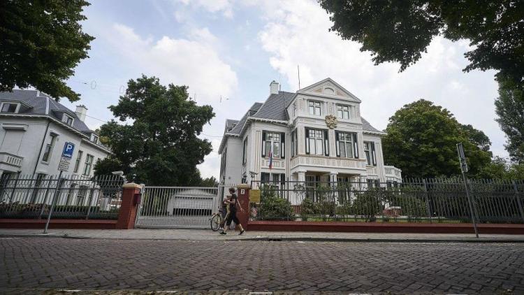 Netherlands expels 17 Russian diplomats