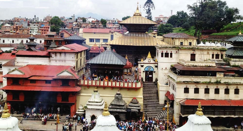 नयाँ वर्षका अवसरमा बिहानैदेखि पशुपतिनाथमा दर्शनार्थी