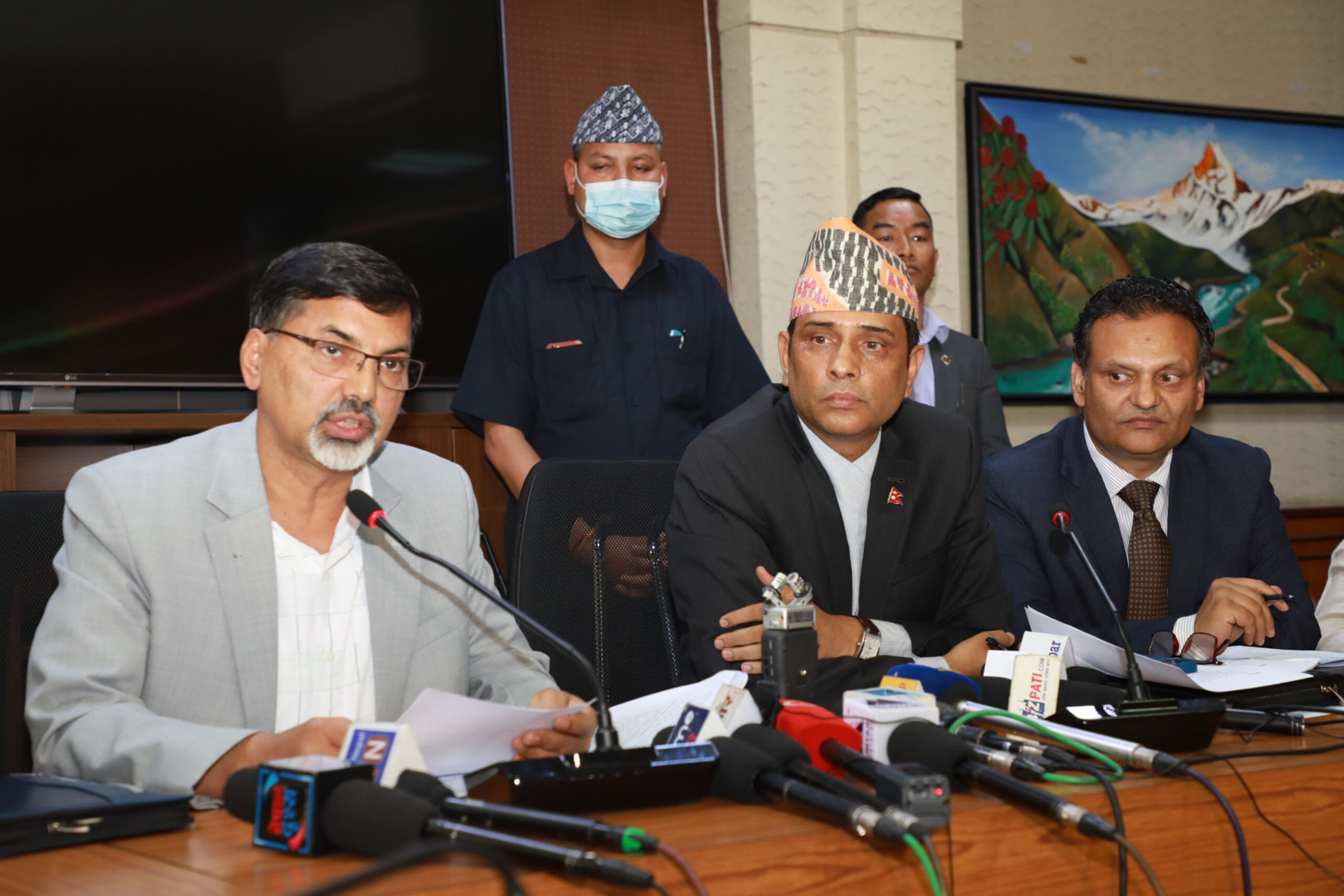 अर्थतन्त्रमा सङ्कट छैन, अनावश्यक हल्ला नगरौँ : अर्थमन्त्री शर्मा