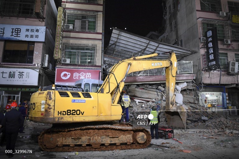 53 confirmed dead, 10 rescued in central China building collapse