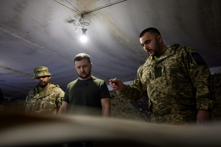 Ukraine president visits frontlines as fighting rages
