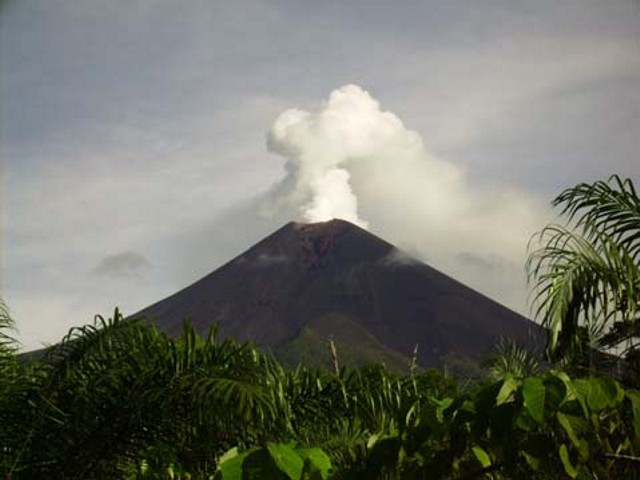Papua New Guinea’s Ulawun volcano erupts