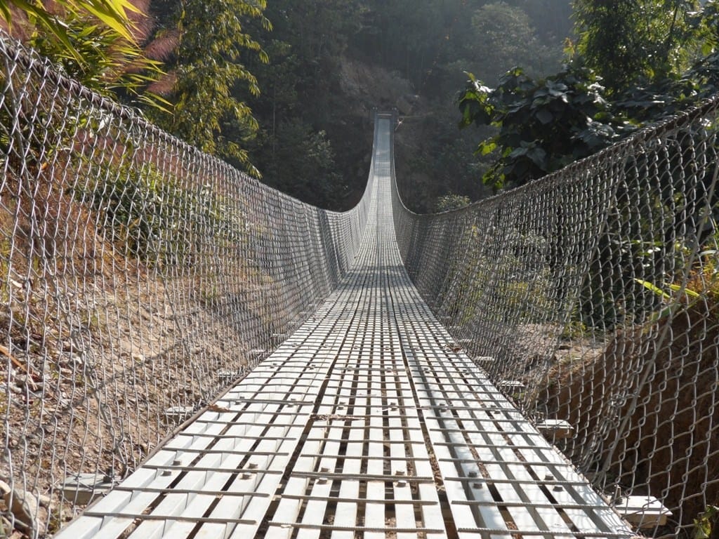 पर्वतमा १४ झोलुङ्गे पुल निर्माण