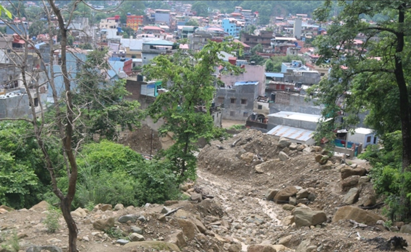 ‘जब आकाश गर्जिन्छ, अनि मन तर्सिन्छ’