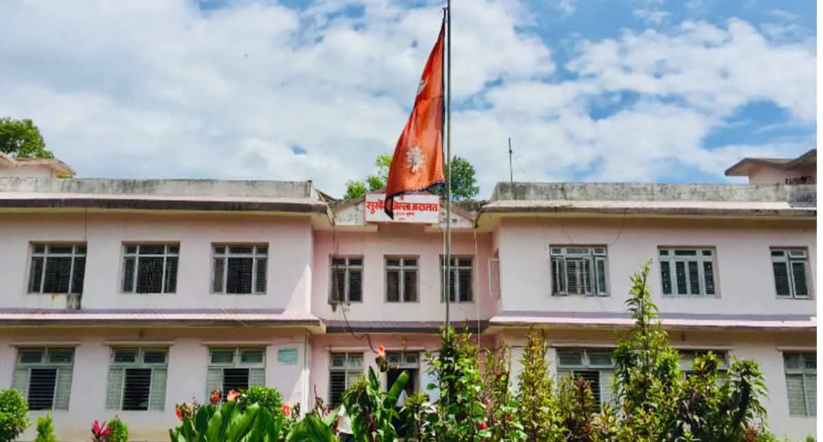 मालपोत कर्मचारीसहित १३ जनालाई सजाय