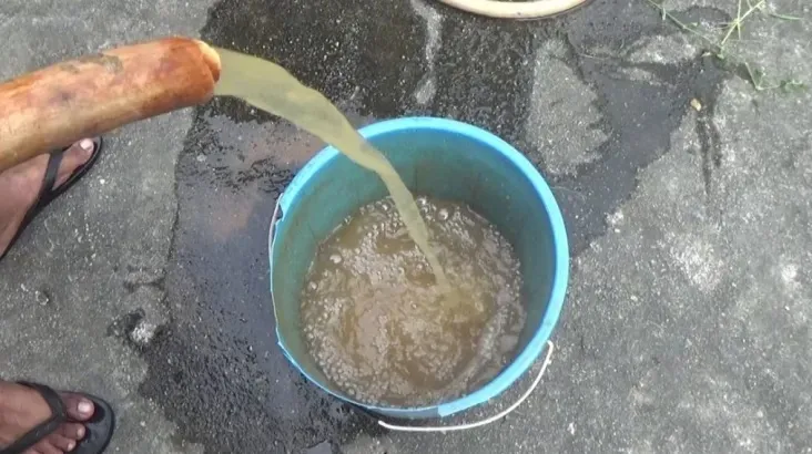 धारामा तीन महिनादेखि लेदो मिसिएको पानी