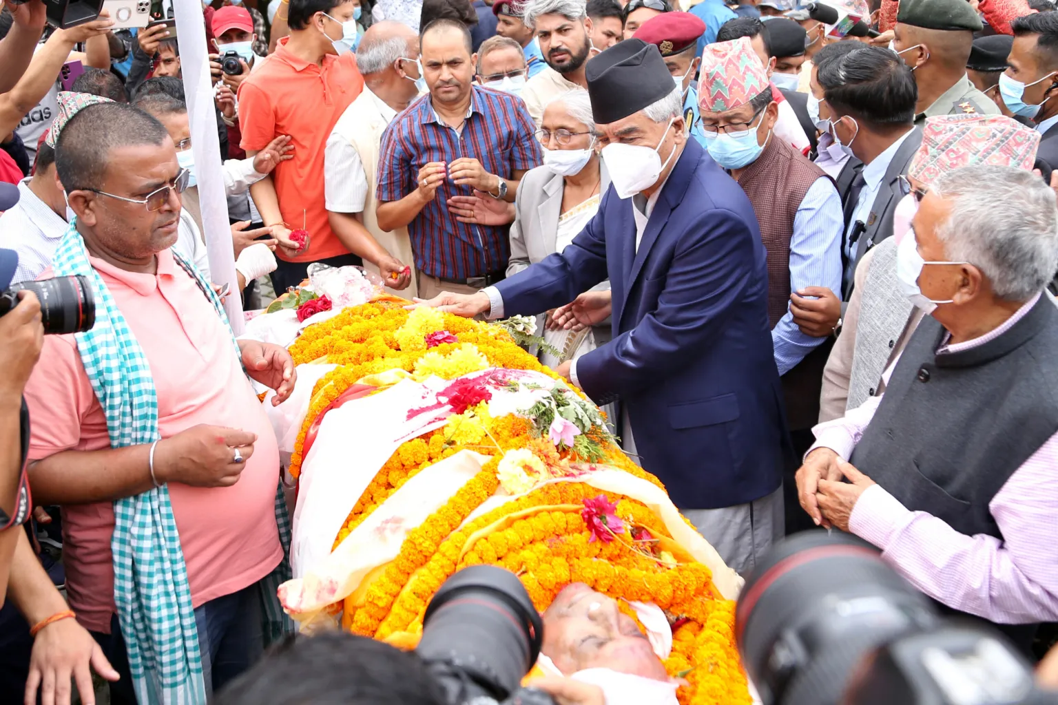 कांग्रेस नेता गिरीको शवयात्रा सातदोबाटो हुँदै आर्यघाटसम्म