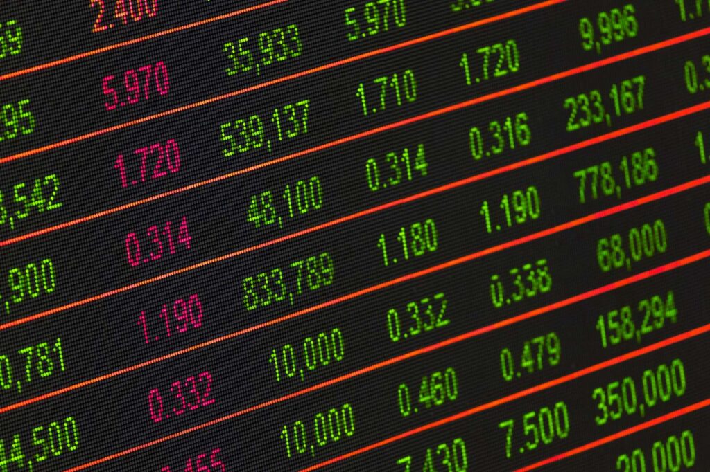 Tokyo stocks close lower on fresh rate hike worries
