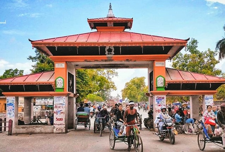 दसैँ मनाउन घर फर्किनेको लर्को