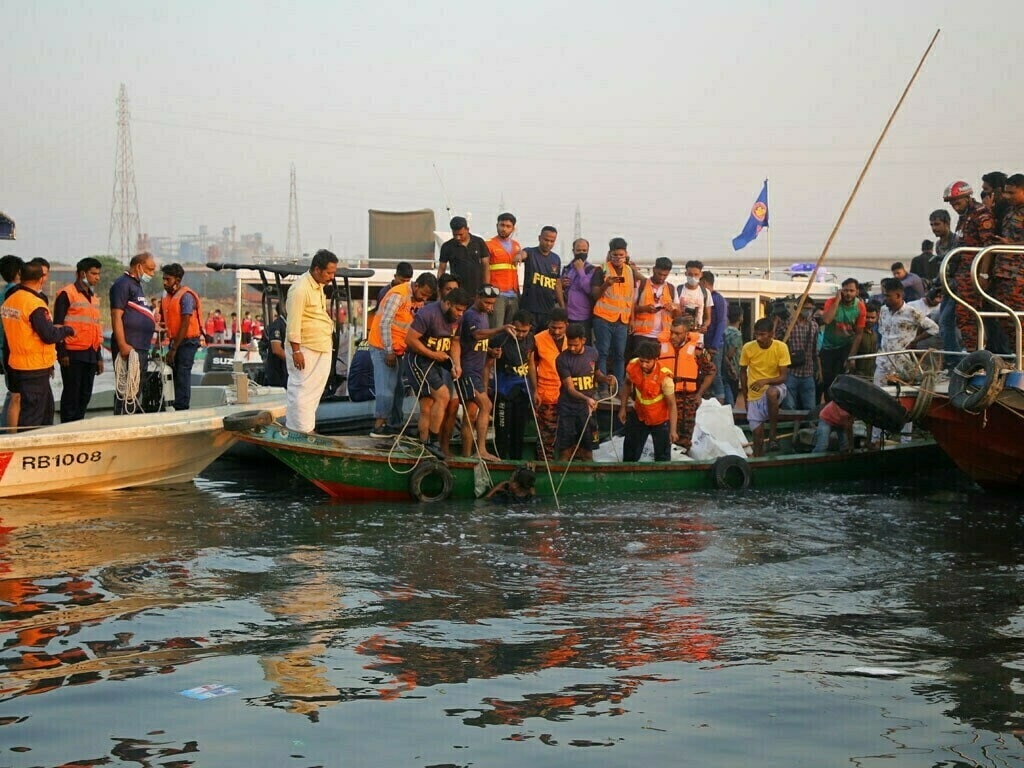 24 confirmed dead after boat capsizes in northern Bangladesh