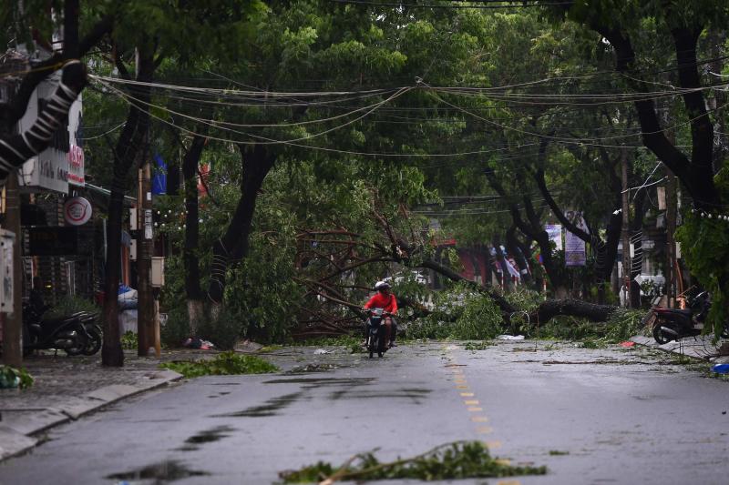 Typhoon Noru tears across Vietnam