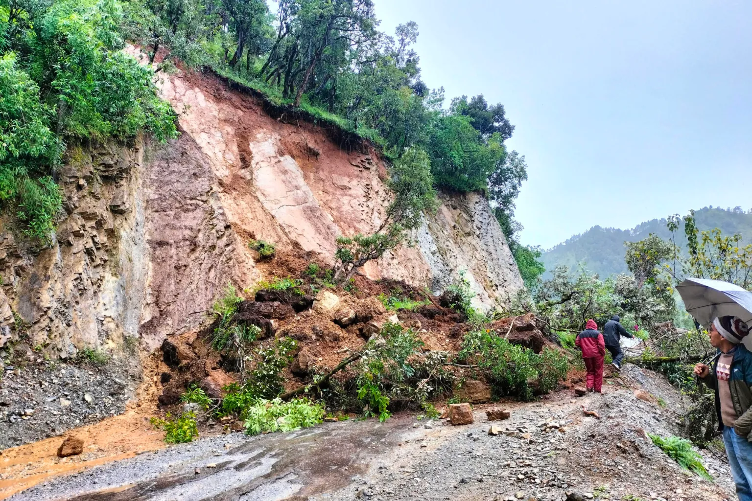 निरन्तर वर्षा हुँदा जनजीवन प्रभावित