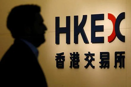 Hong Kong stocks end week with gains
