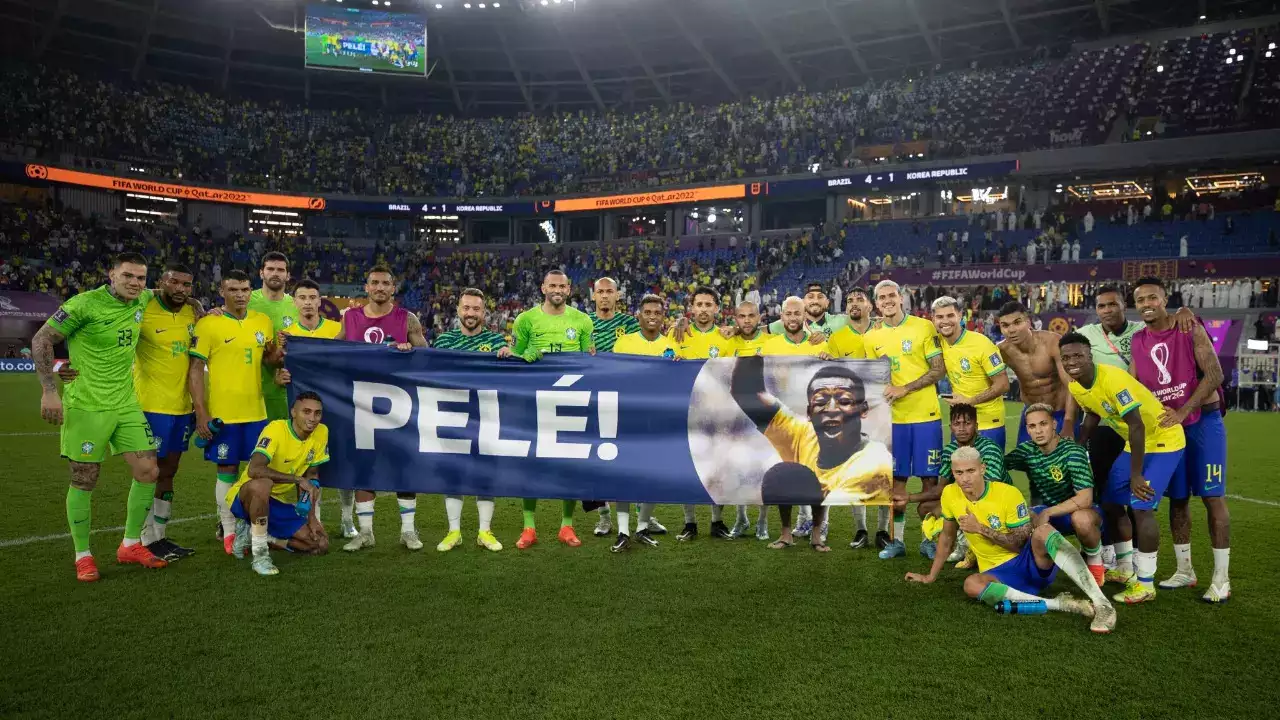 Neymar pays tribute to ailing Pele