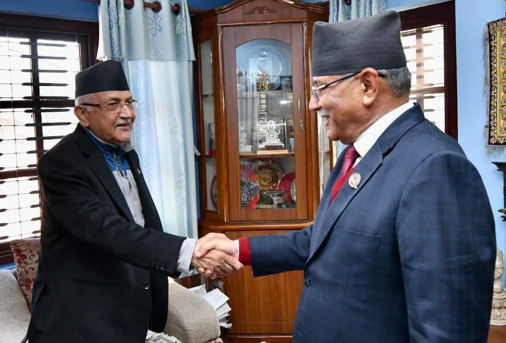 अध्यक्ष दाहाललाई प्रधानमन्त्रीमा दाबी पेश गर्दै शीर्ष नेता शीतल निवासमा