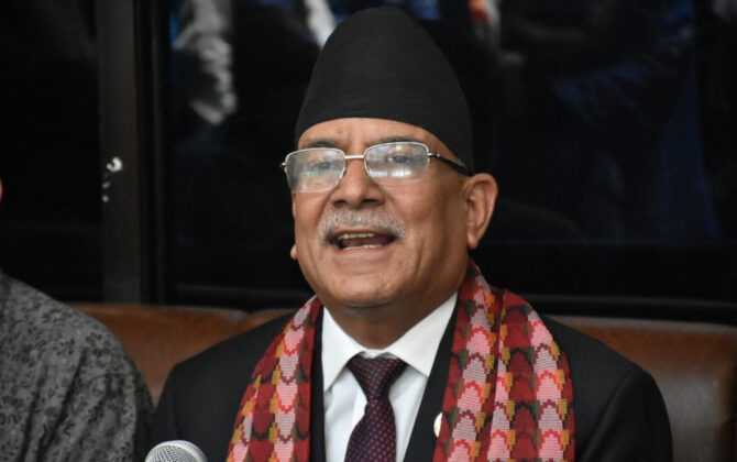 विदेशबाट ल्याएको मोबाइलमा कडाइ नगर्न प्रधानमन्त्रीको निर्देशन