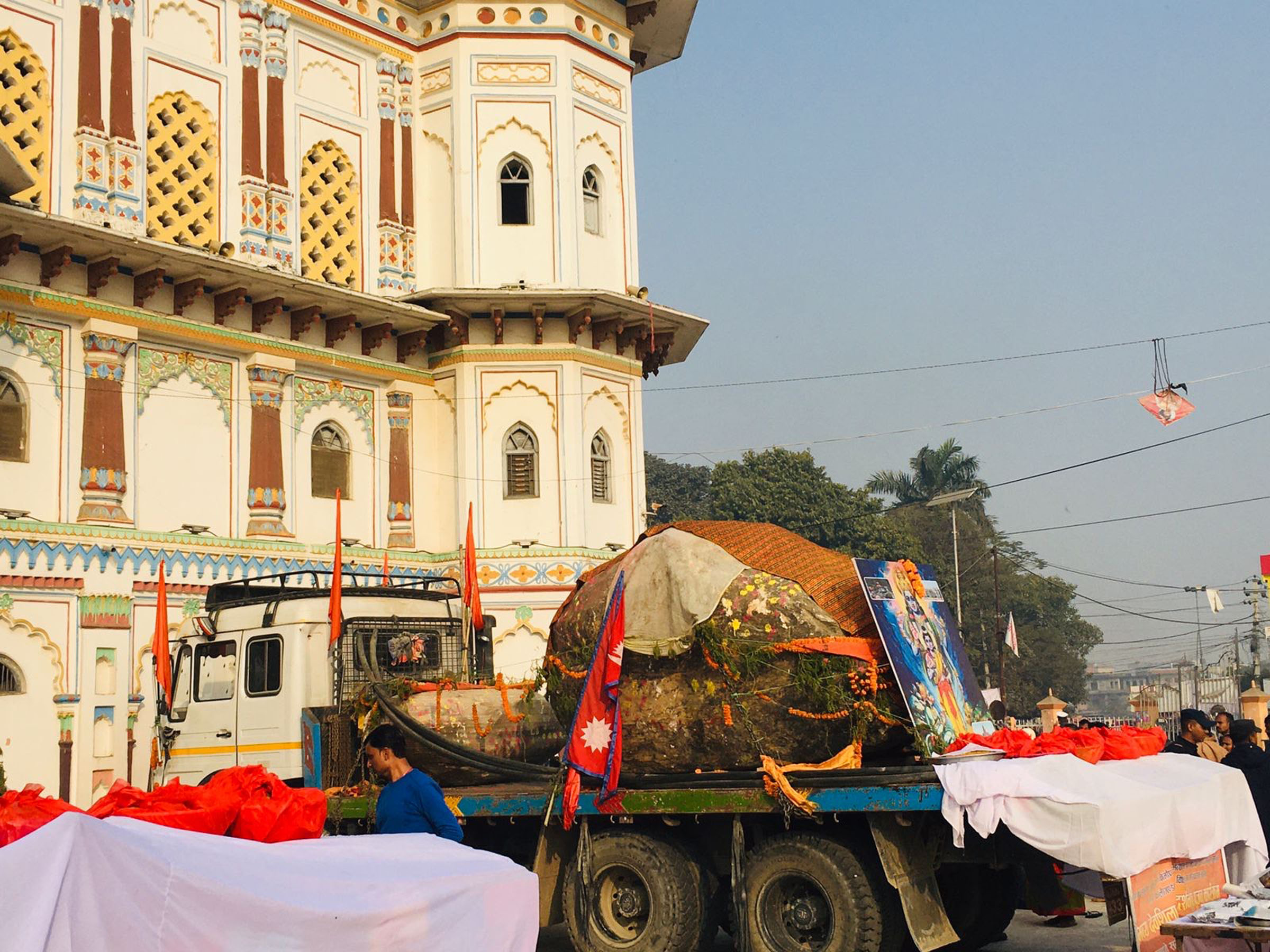 अयोध्या लैजाँदै गरिएको शिलामा  जानकी मन्दिरमा विशेष पूजा