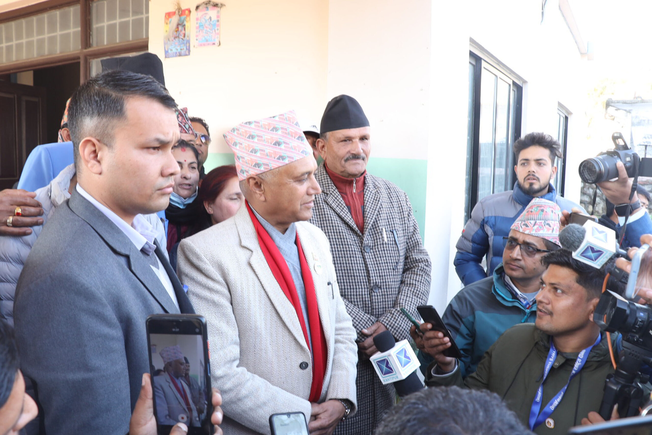को हुन् गण्डकी प्रदेशका नवनियुक्त मुख्यमन्त्री अधिकारी ?