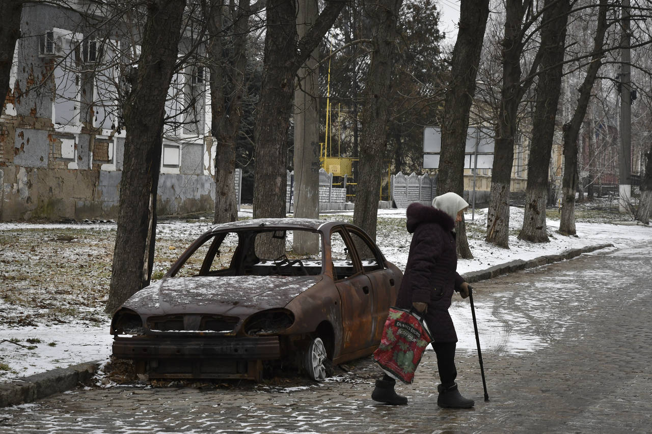 5 Ukrainian civilians killed as warring sides mull next move