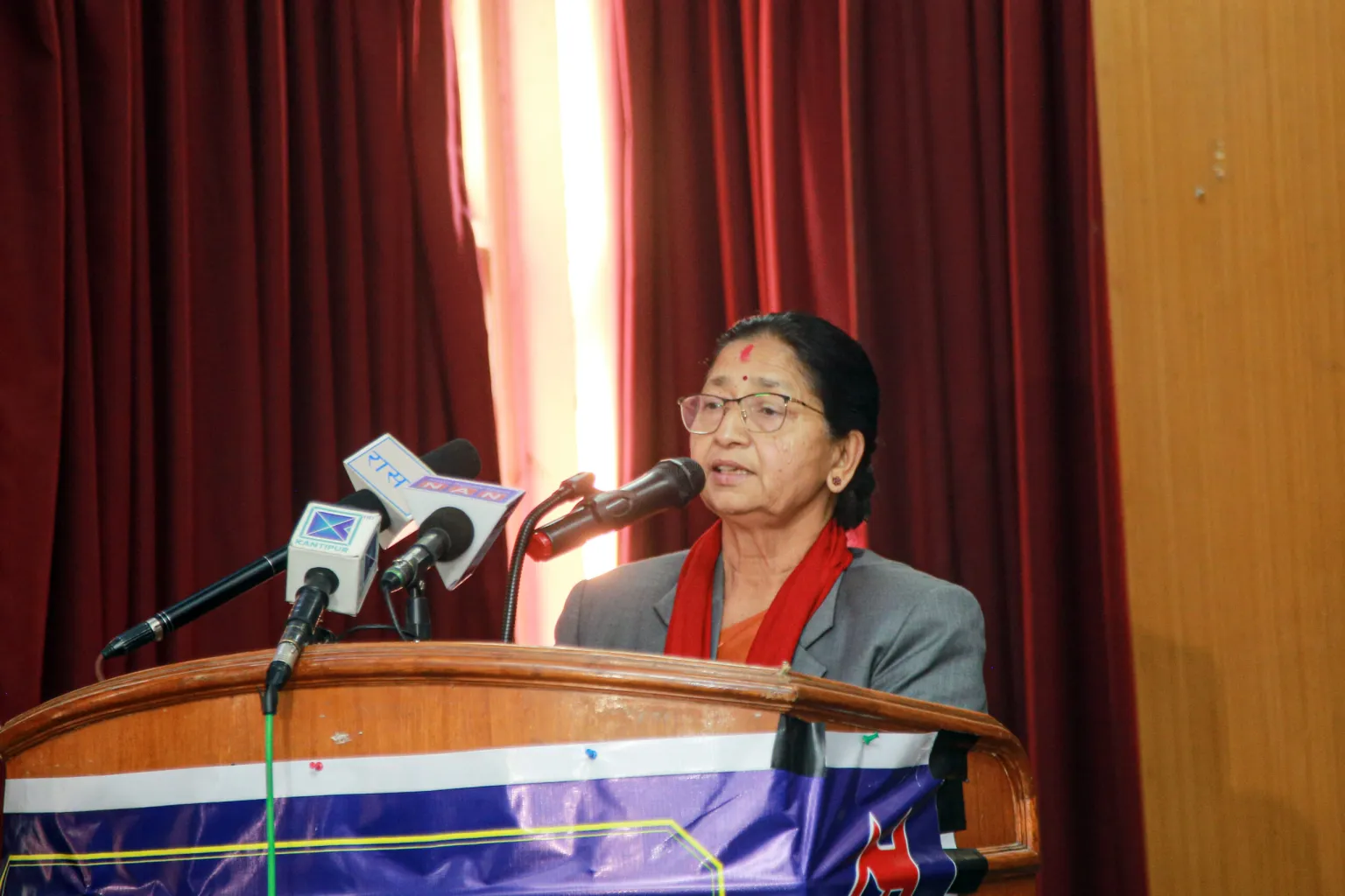 आमाका नामबाट नागरिकता नपाउने समस्या समाधान गर्न लागि पर्छु : उपाध्यक्ष अर्याल
