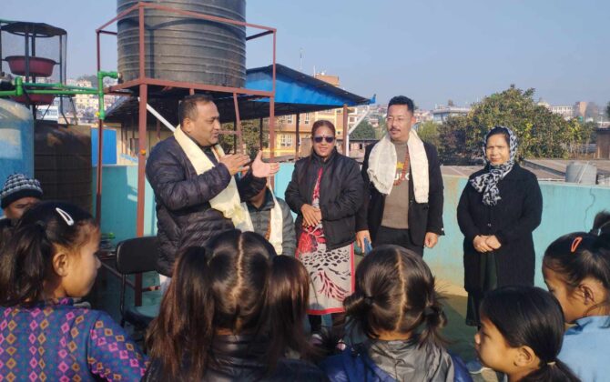 अनाथ बालबालिकालाई शुद्ध पानी उपलब्ध गराउन रोटरी क्लब अफ होड्स्डनद्वारा सहयोग हस्तान्तरण