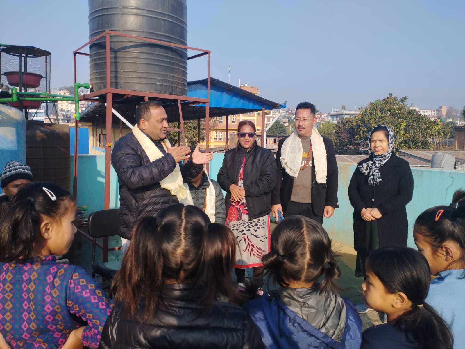 अनाथ बालबालिकालाई शुद्ध पानी उपलब्ध गराउन रोटरी क्लब अफ होड्स्डनद्वारा सहयोग हस्तान्तरण