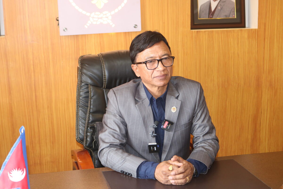युवा तथा खेलकुद मन्त्री तेजुलाल चौधरीले ऐन कानुनको धज्जी उडाए : प्रमुख आयुक्त महेन्द्रराज रंजित